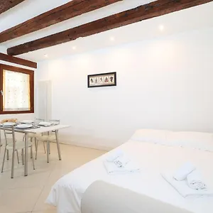 Bricola Biennale Appartamento Venezia